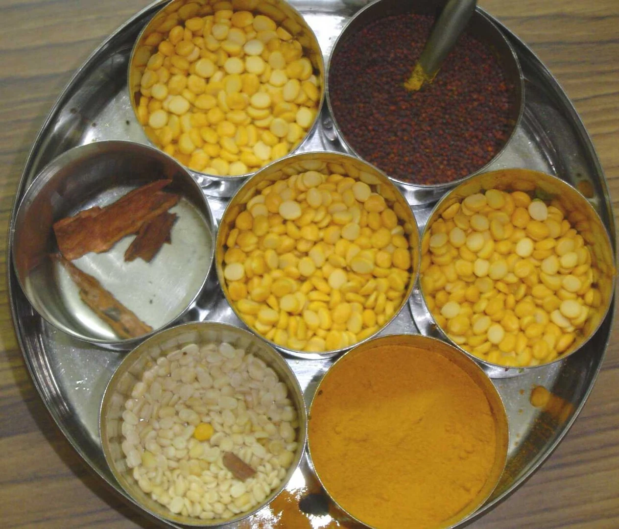 मसाला डब्बा छोटा रखें